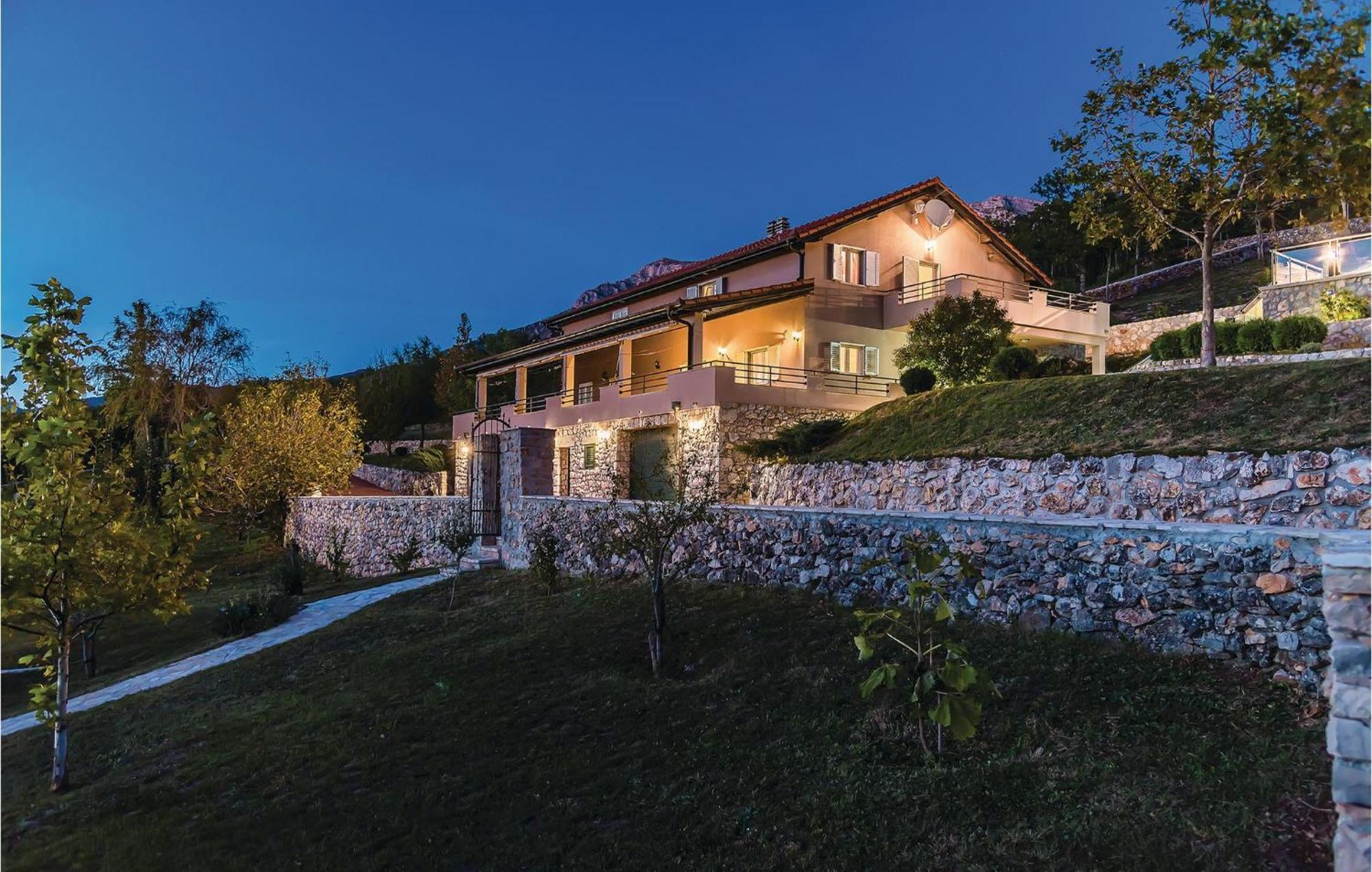Gorgeous Home In Kijevo With Kitchen Exterior foto
