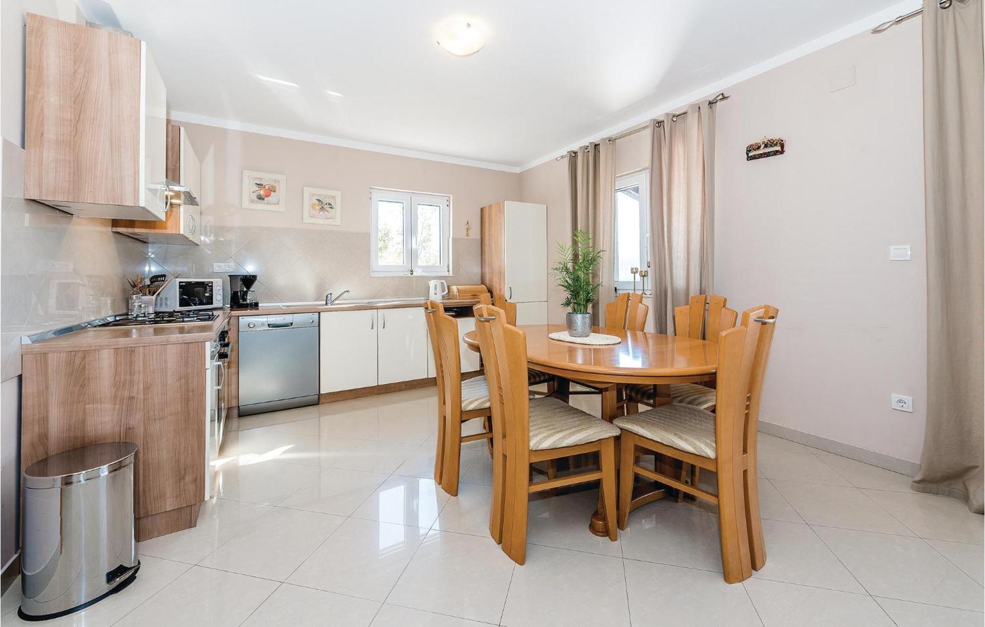 Gorgeous Home In Kijevo With Kitchen Exterior foto